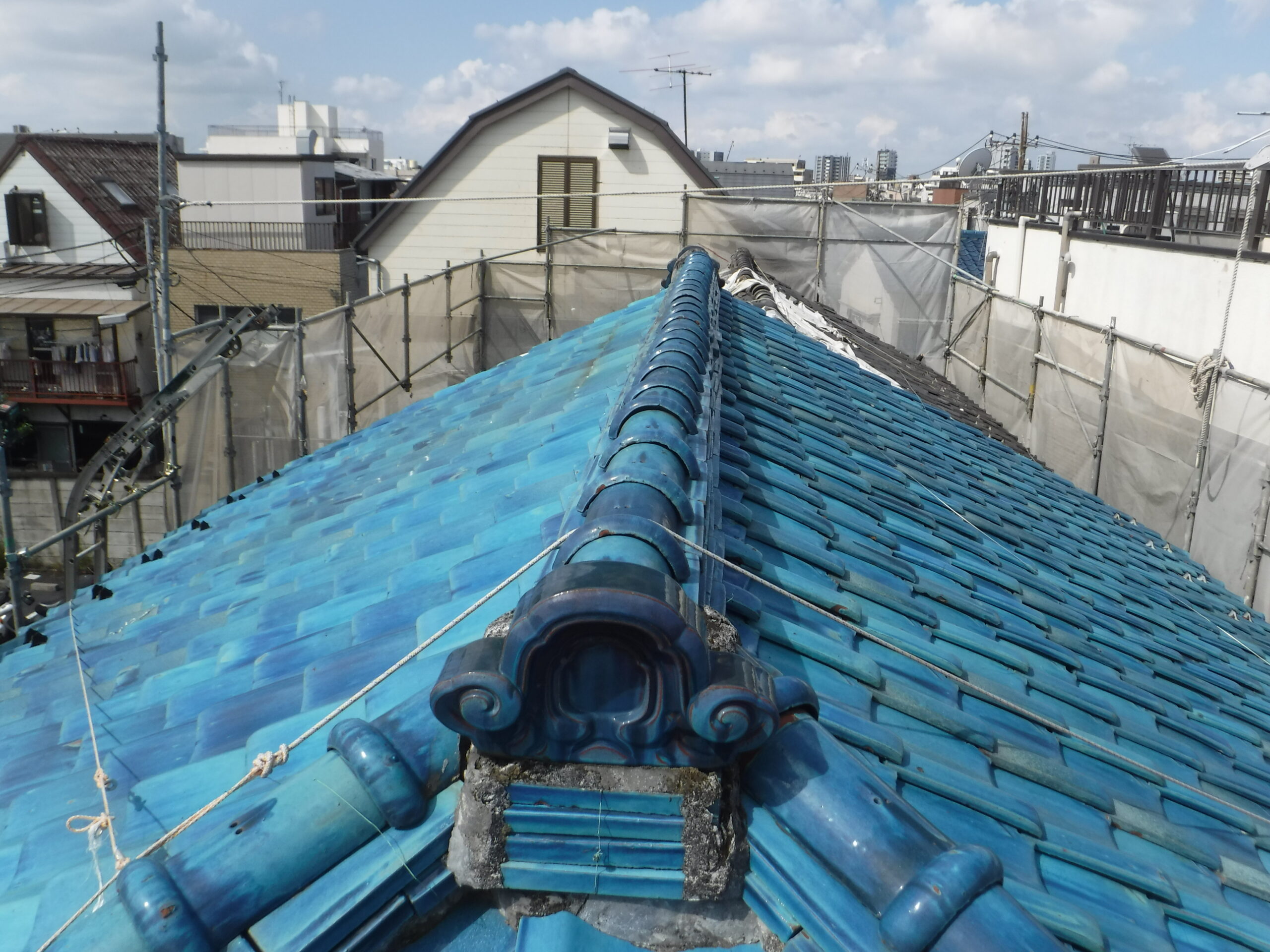 大田区にて雨漏り修理〈瓦屋根の雨漏り・葺き替え工事〉 施工前